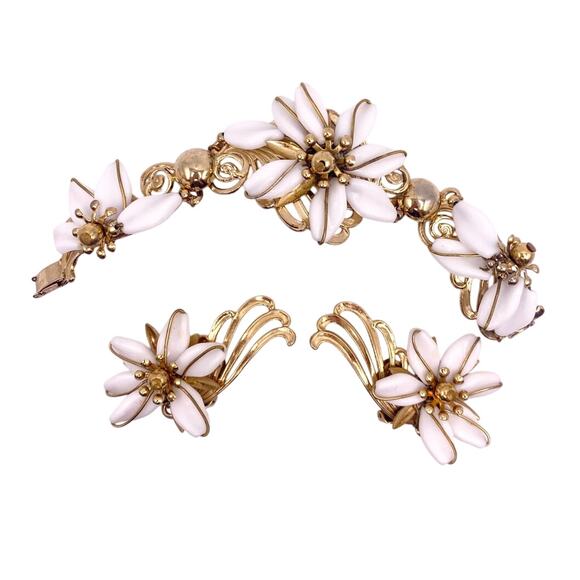 Napier White Resin Flower Bracelet 7” and Earrings Set - Picture 2 of 7